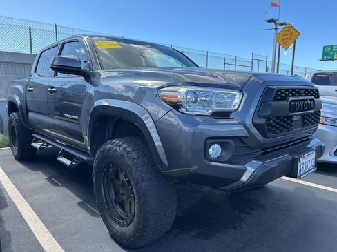 Used 2022 Toyota Tacoma SR5 AWD/4WD image 1