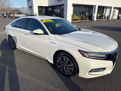 Used 2019 Honda Accord Touring image 2