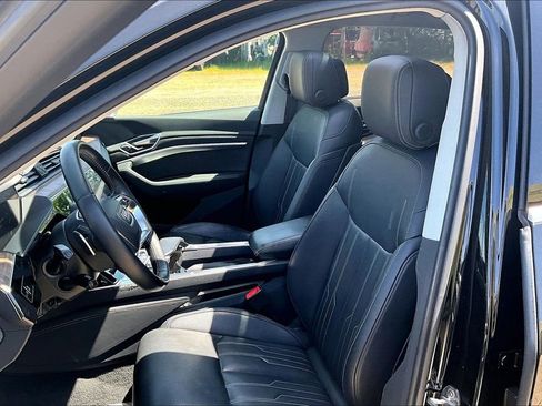 Used 2019 Audi e-tron Prestige w/ Prestige Package AWD/4WD image 9