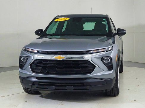 Used 2024 Chevrolet TrailBlazer LS image 2