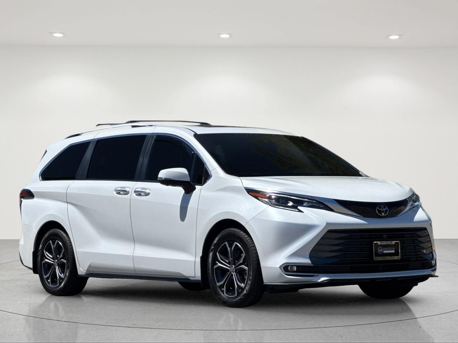Used 2026 Toyota Sienna Platinum AWD/4WD image 8