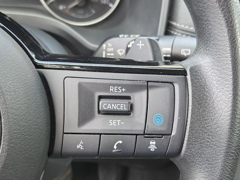 Used 2022 Nissan Rogue SV image 25