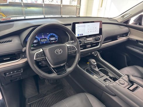 Certified 2024 Toyota Grand Highlander Limited image 17
