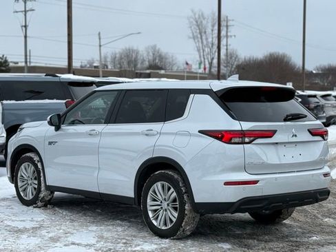 Used 2023 Mitsubishi Outlander ES image 43