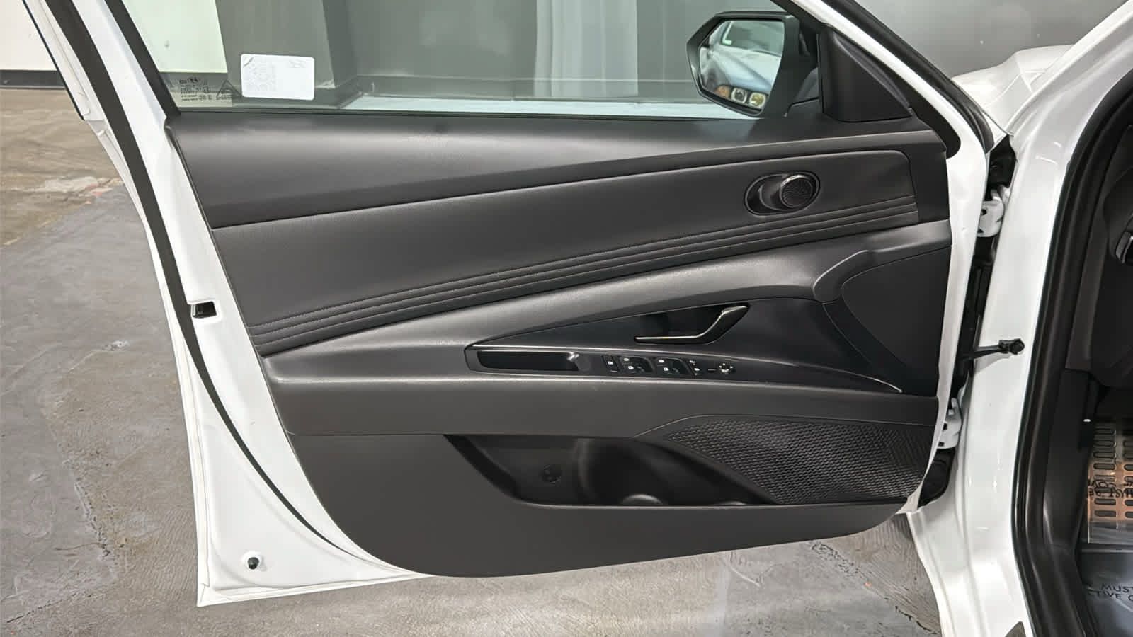 Used 2025 Hyundai Elantra Sport FWD image 9