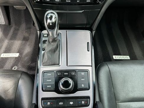 Used 2014 Hyundai Equus Signature RWD image 20