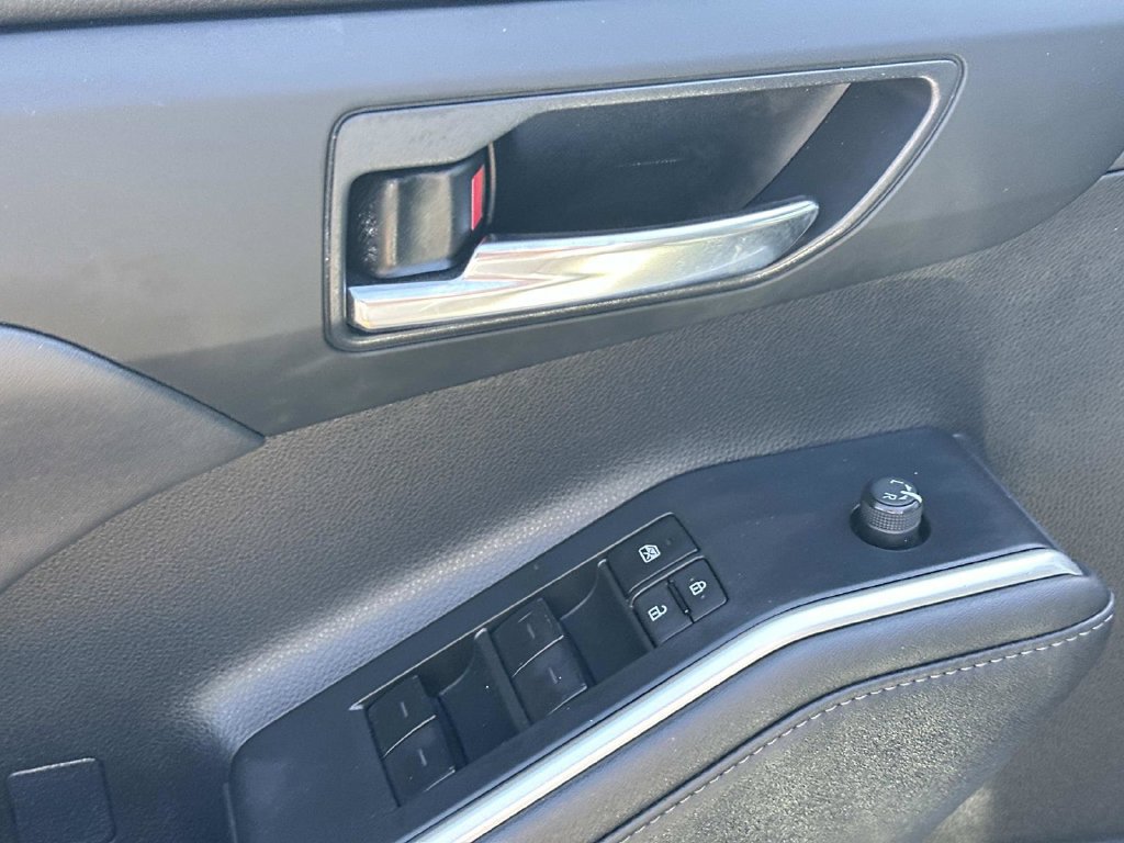 Used 2024 Toyota Highlander XLE AWD/4WD image 17