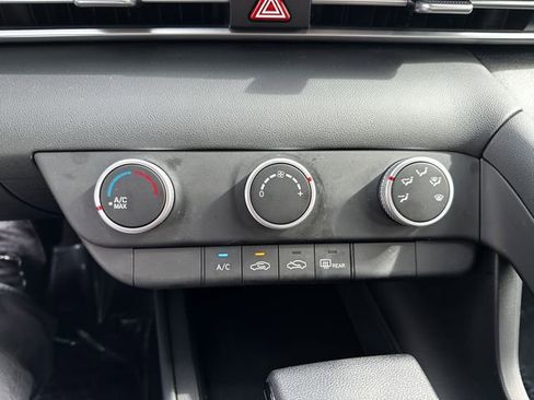 Used 2023 Hyundai Elantra SE FWD image 23