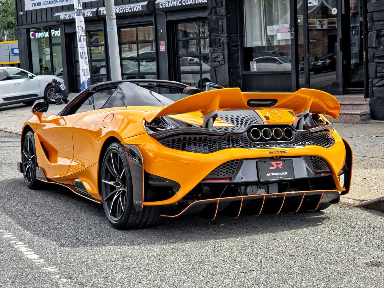 Used 2022 McLaren 765LT RWD image 6