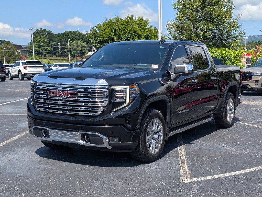 Used 2023 GMC Sierra 1500 Denali w/ Technology Package AWD/4WD image 3