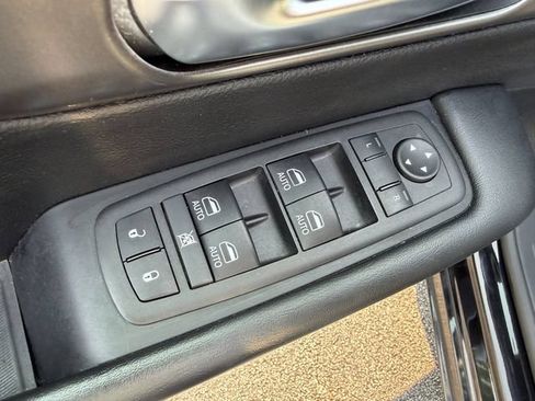 Used 2025 Chrysler Pacifica Select FWD image 10