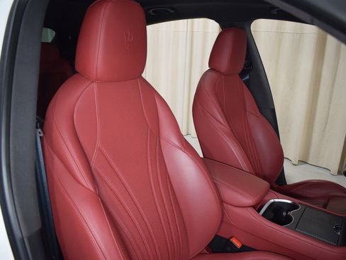 Used 2023 Maserati Grecale Modena AWD/4WD image 23