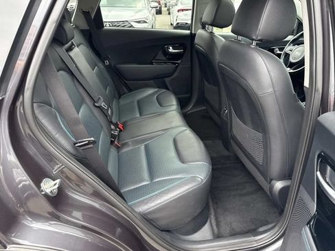 Used 2019 Kia Niro EX Premium w/ Cold Weather Package 1.0 FWD image 11