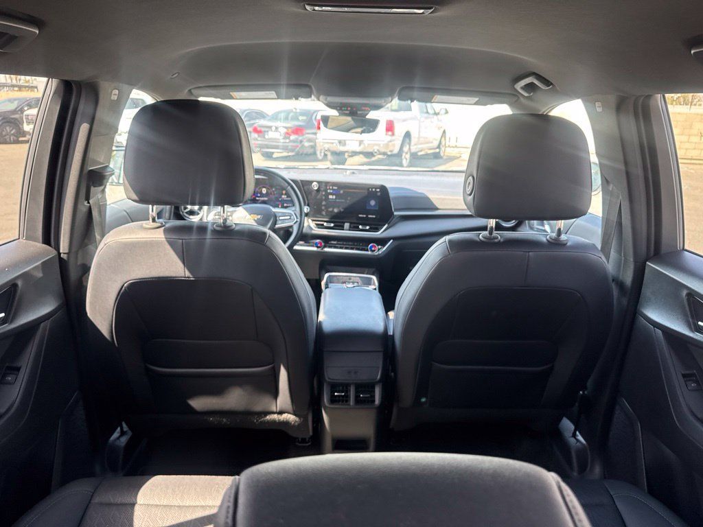 Used 2025 Chevrolet Equinox LT w/ Convenience Package II FWD image 13
