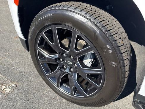 Used 2024 Chevrolet Suburban Premier image 39