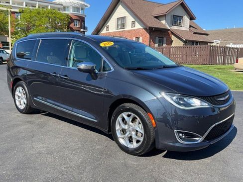 Used 2019 Chrysler Pacifica Limited w/ Advanced Safetytec Group FWD image 42