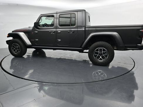 Used 2025 Jeep Gladiator Rubicon AWD/4WD image 5