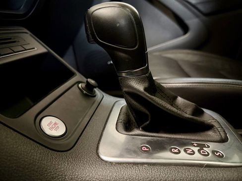 Used 2014 Volkswagen Tiguan S image 41