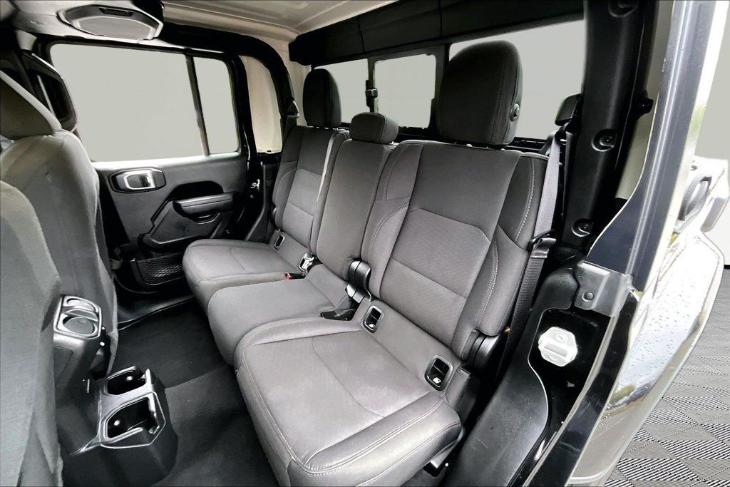 Used 2022 Jeep Gladiator Sport AWD/4WD image 16