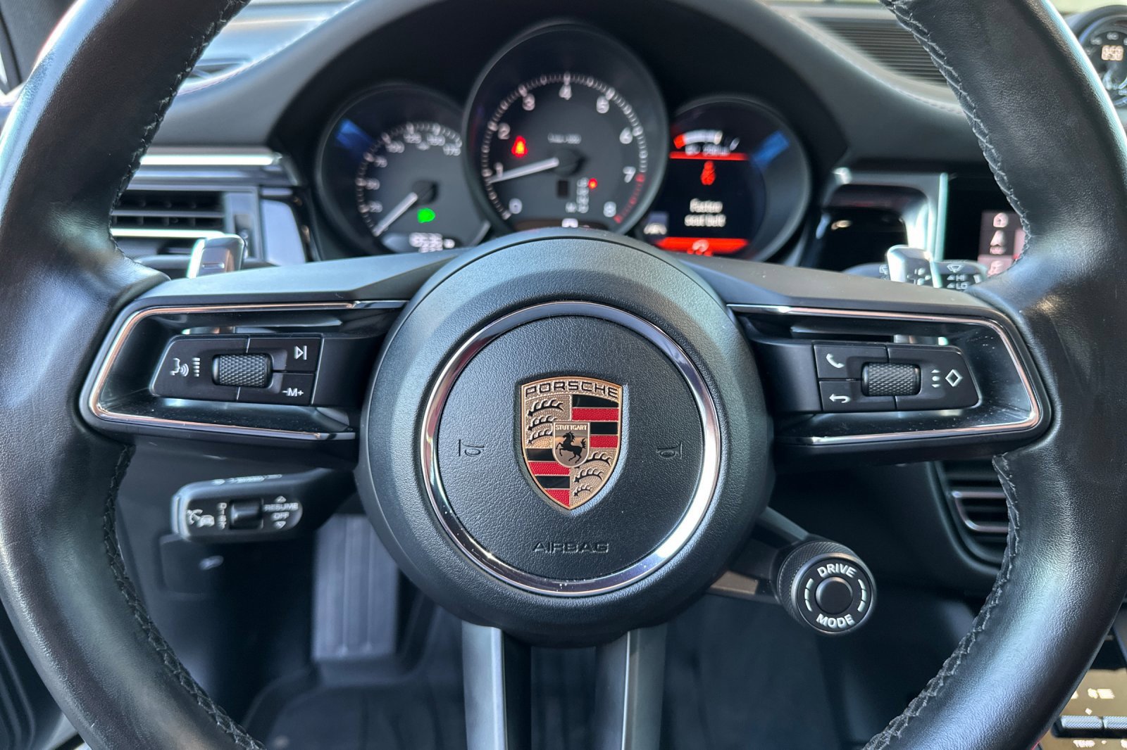 Used 2024 Porsche Macan AWD/4WD image 23