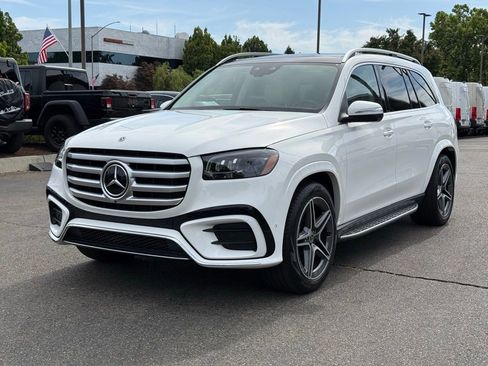 Certified 2026 Mercedes-Benz GLS 450 4MATIC image 10