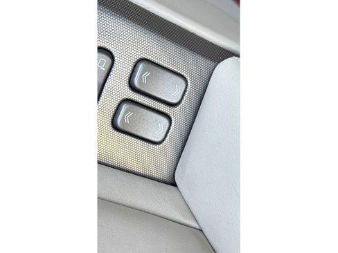 Used 2006 Cadillac XLR image 32