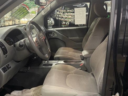 Used 2018 Nissan Frontier SV image 9