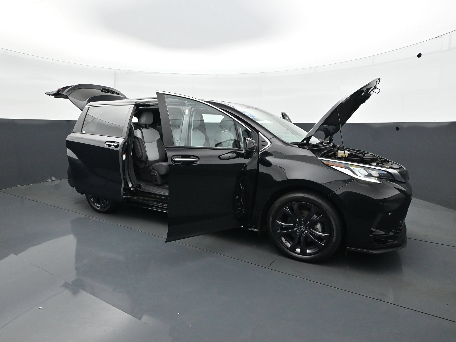 Used 2022 Toyota Sienna XSE FWD image 37