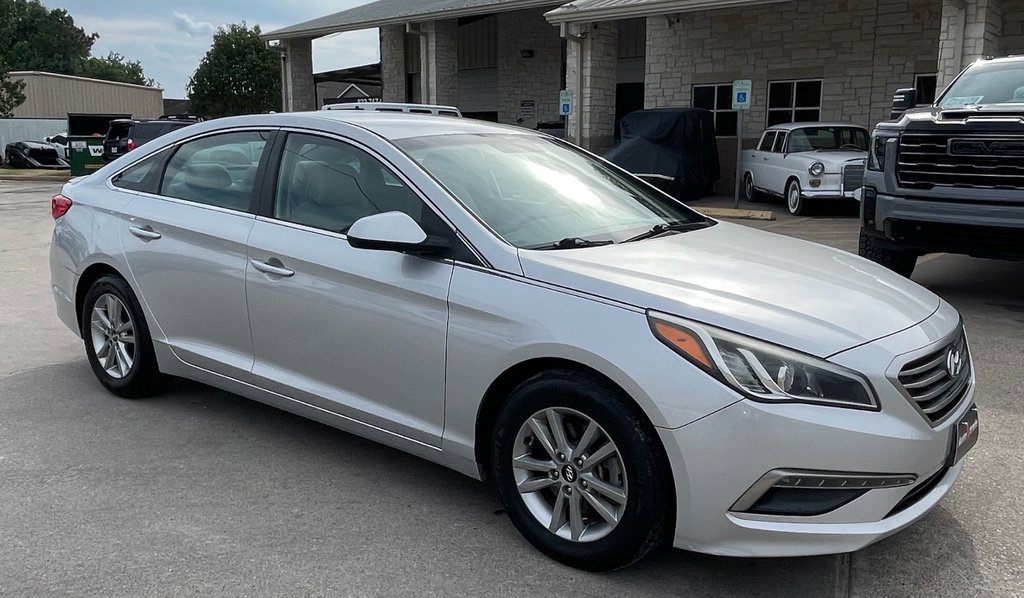 Used 2015 Hyundai Sonata SE FWD image 2