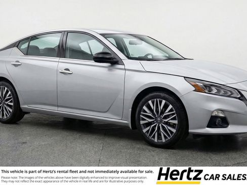Used 2025 Nissan Altima 2.5 SV image 1