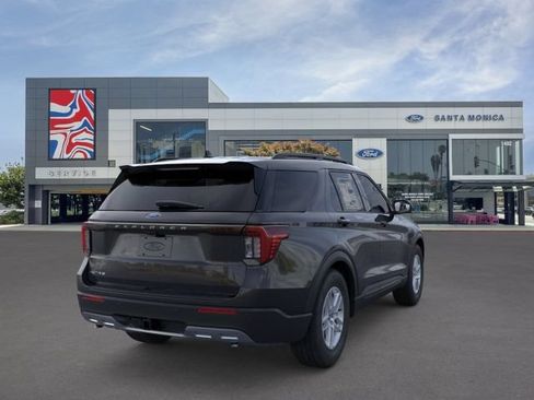 New 2026 Ford Explorer Active RWD image 8