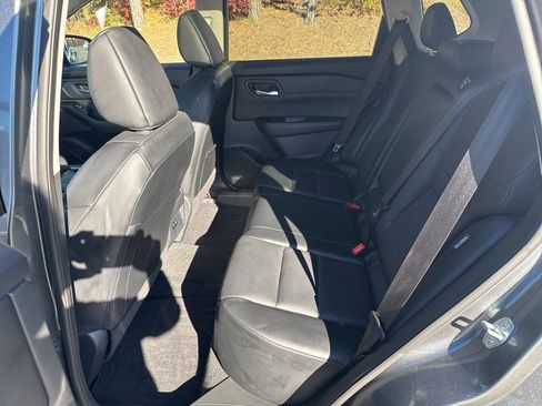 Used 2024 Nissan Rogue SV w/ SV Premium Package image 11