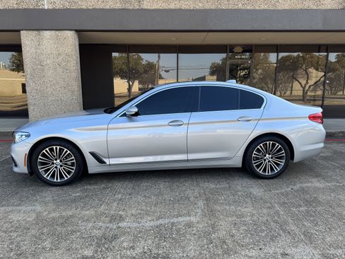 Used 2019 BMW 530i w/ Convenience Package image 2