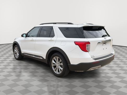 Used 2023 Ford Explorer XLT w/ Equipment Group 202A image 3