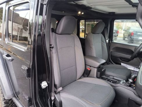 Used 2024 Jeep Wrangler Willys image 23