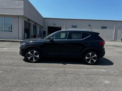 New 2025 Volvo XC40 B5 Core w/ Protection Package Premier image 4