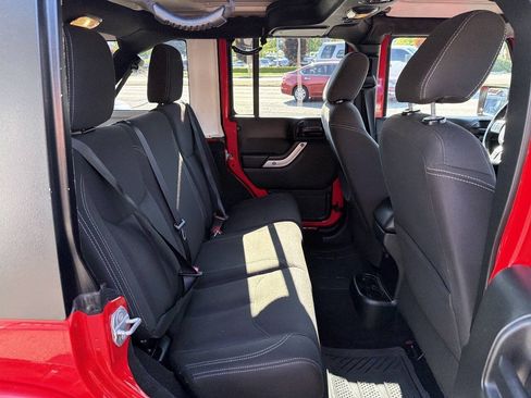 Used 2017 Jeep Wrangler Unlimited Sahara w/ Connectivity Group AWD/4WD image 24