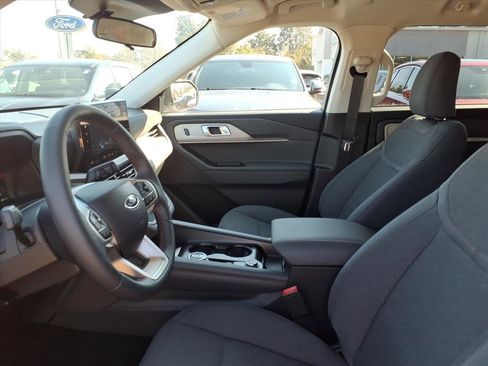 Used 2025 Ford Explorer Active image 7