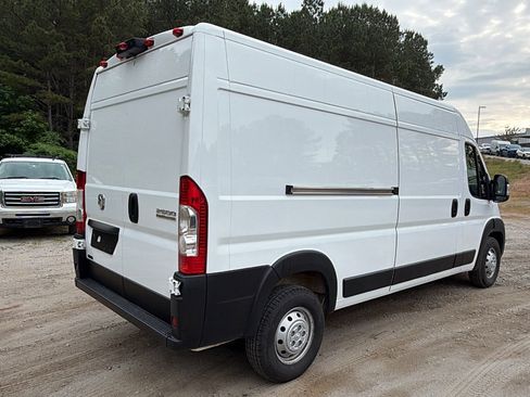 Used 2024 RAM ProMaster 2500 w/ Convenience Group FWD image 8
