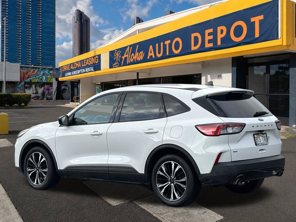 Used 2022 Ford Escape SE w/ SE Sport Appearance Package FWD image 2