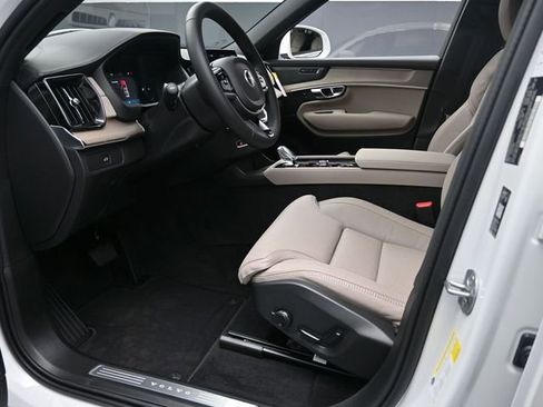 Certified 2026 Volvo XC90 B6 Ultra AWD/4WD image 17