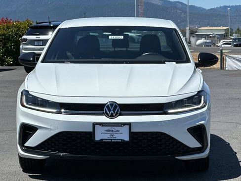 Used 2025 Volkswagen Jetta Sport FWD image 9