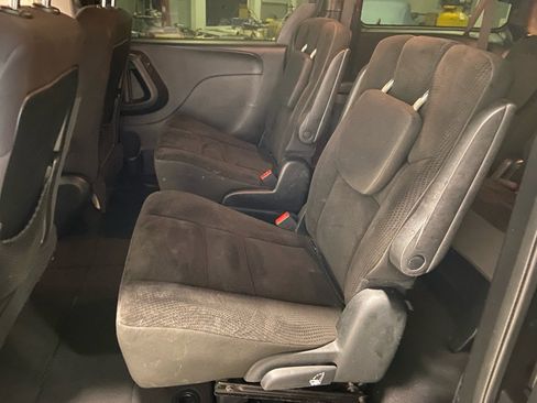 Used 2018 Dodge Grand Caravan SE image 18