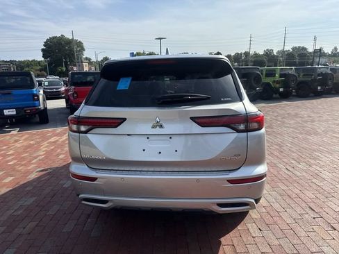 Used 2025 Mitsubishi Outlander SE AWD/4WD image 13