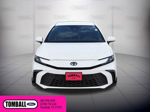 Used 2025 Toyota Camry SE w/ Convenience Package image 2