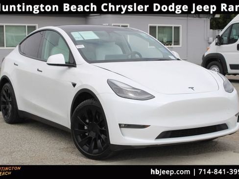 Used 2022 Tesla Model Y Long Range AWD/4WD image 1