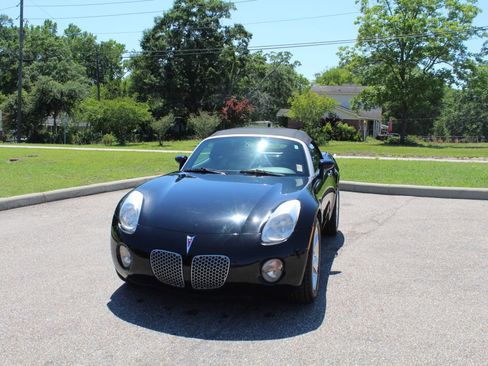 Used 2009 Pontiac Solstice Convertible w/ Preferred Package RWD image 4