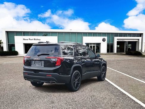 Used 2023 GMC Acadia SLE w/ Driver Convenience Package image 8