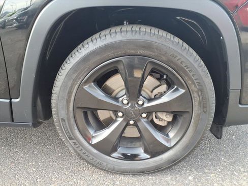 Used 2020 Jeep Cherokee Latitude Plus image 9