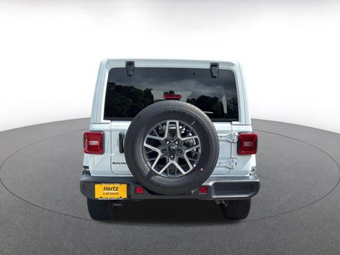 Used 2025 Jeep Wrangler Unlimited Sahara AWD/4WD image 6